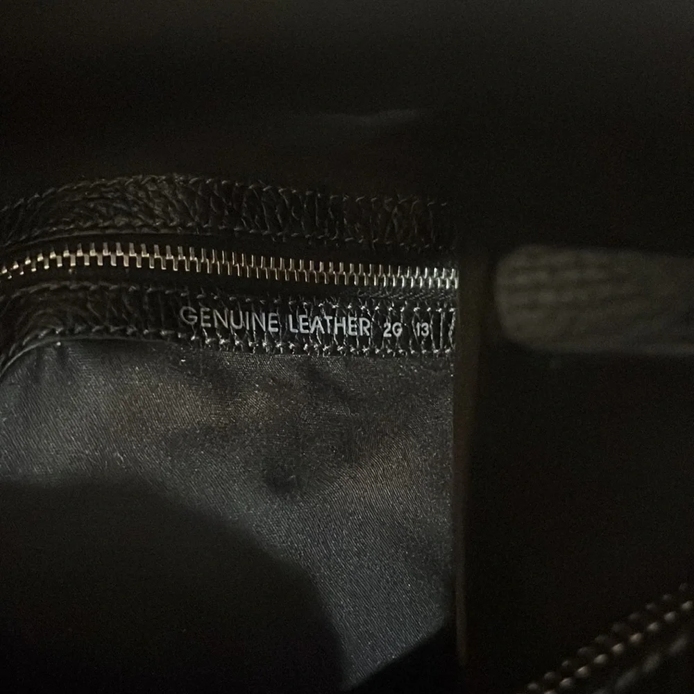 Tod's Black Leather Shoulder Bag - Picture 10 of 11